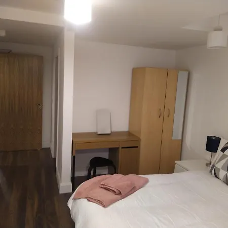 Spacious Two Bedroom Newport St 8 Apartmán