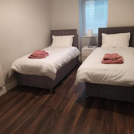 Spacious Two Bedroom Newport St 8 Daire