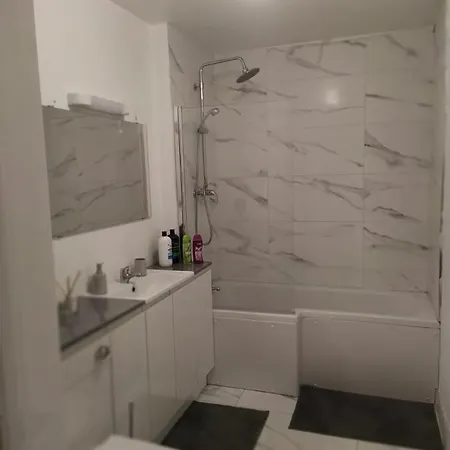 Spacious Two Bedroom Newport St 8 Dublin