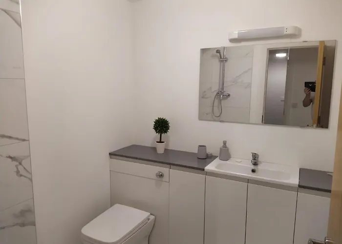 Daire Spacious Two Bedroom Longs Place, 8 *